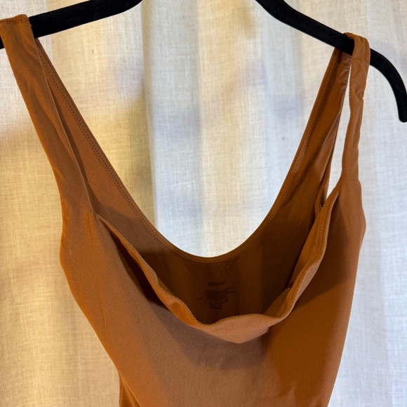 ✨ SKIMS Essential Mock Neck Cowl Bodysuit – Size S ✨ - Picture 2 of 9